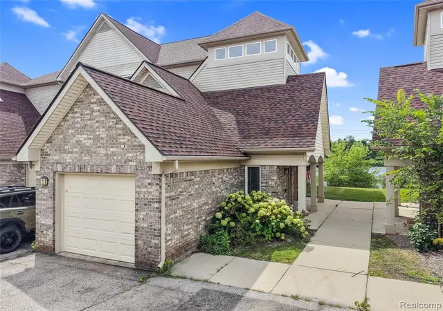 1st image of 862 Amanda Ln, Pontiac, MI 48340 | MLS# 61022707