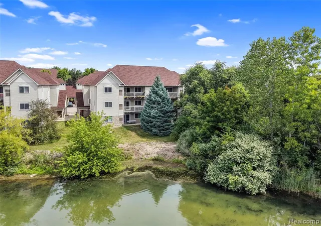 2nd image of 862 Amanda Ln, Pontiac, MI 48340 | MLS# 61022707