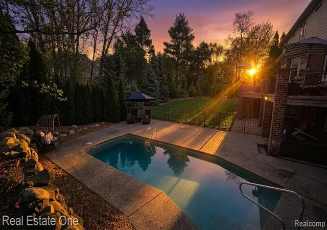 Photo 2 of Sale Pending at 960 Hill Holw Ln, Milford, MI 48381 4727 | MLS# 61006370 | Listing updated on 2026-08-28