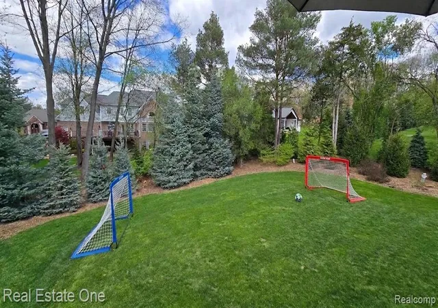 Photo 4 of Sale Pending at 960 Hill Holw Ln, Milford, MI 48381 4727 | MLS# 61006370 | Listing updated on 2026-08-28
