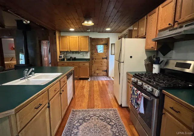 Photo 5 of Sale Pending at 428 Green Garden Rd, Marquette, MI 49855 | MLS# 50215852 | Listing updated on 2026-08-27