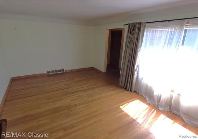 Homes for sale in Oak Park, MI | 23040 Beverly St, Oak Park, MI 48237 | MLS# 61006979