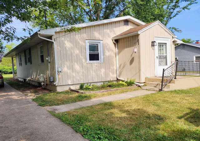 3rd image of 130 Lapeer St, Standish, MI 48658 | MLS# 50216219