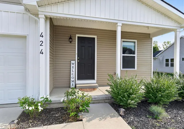 Photo 2 of Single family home for sale at 424 Saddlebrook Dr, Linden, MI 48451 9145 | MLS# 61023686 | Listing updated on 2026-09-16