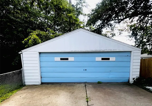 24th image of 2406 Gold Ave, Flint, MI 48503 2196 | MLS# 61008945