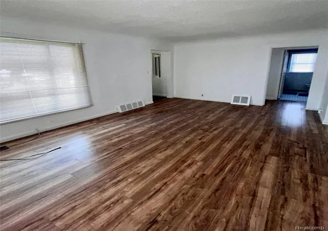 4th image of 2406 Gold Ave, Flint, MI 48503 2196 | MLS# 61008945