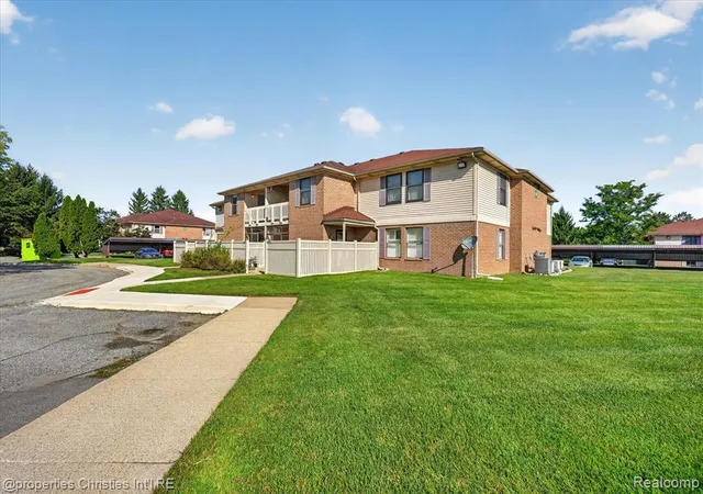 Photo 3 of Sale Pending at 61175 Greenwood Dr, South Lyon, MI 48178 1706 | MLS# 61025531 | Listing updated on 2026-09-08