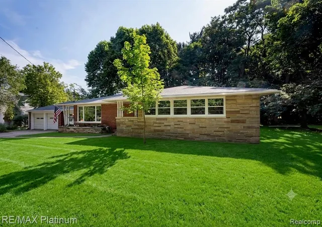 1st image of 640 N Adelaide St, Fenton, MI 48430 | MLS# 61014940