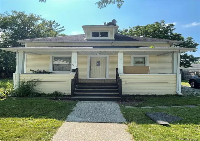 1st image of 2021 Benjamin St, Saginaw, MI 48602 | MLS# 60399329