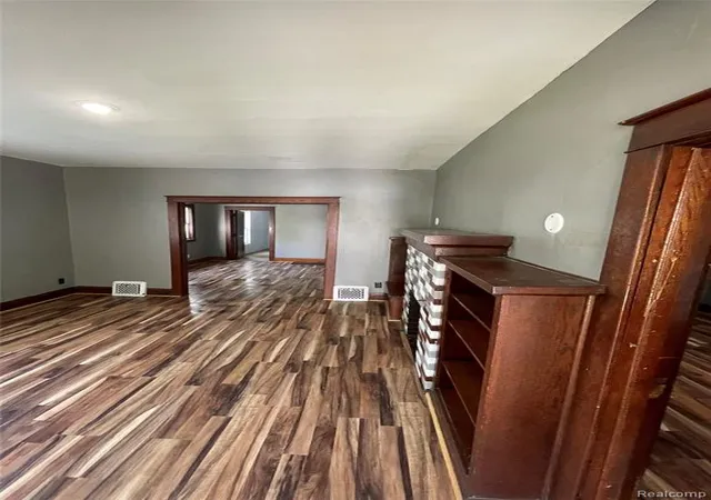 5th image of 2021 Benjamin St, Saginaw, MI 48602 | MLS# 60399329