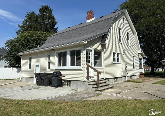 Photo 3 of Sale Pending at 42 E Elm St, Petersburg, MI 49270 | MLS# 50219883 | Listing updated on 2026-09-13