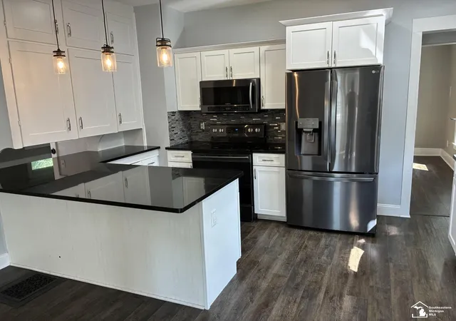 Photo 4 of Sale Pending at 42 E Elm St, Petersburg, MI 49270 | MLS# 50219883 | Listing updated on 2026-09-13
