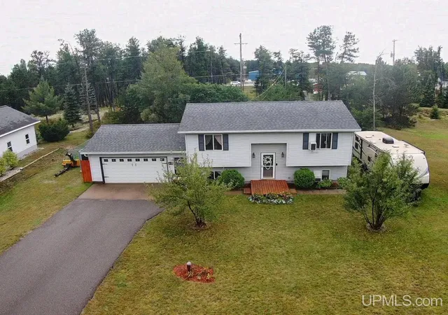 1st image of 610 Lakewood Ln, Marquette, MI 49855 | MLS# 50189408