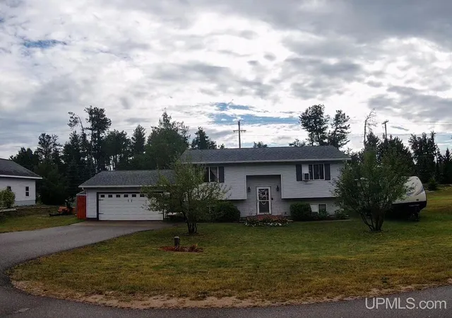 2nd image of 610 Lakewood Ln, Marquette, MI 49855 | MLS# 50189408
