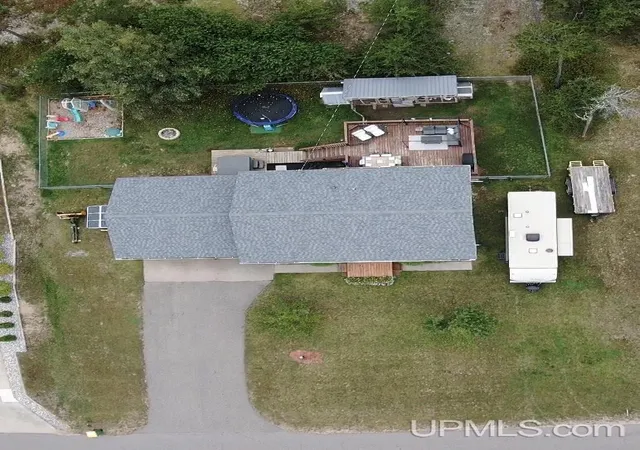 4th image of 610 Lakewood Ln, Marquette, MI 49855 | MLS# 50189408