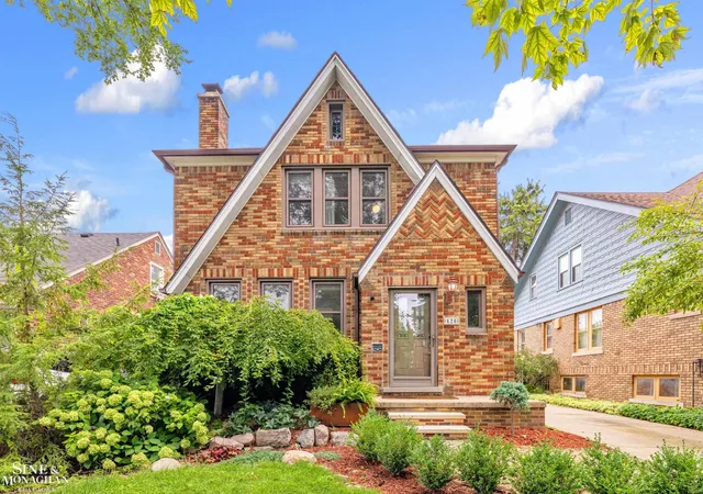 Photo 1 of Sale Pending at 428 Cloverly Rd, Grosse Pointe Farms, MI 48236 | MLS# 50219321 | Listing updated on 2026-09-08
