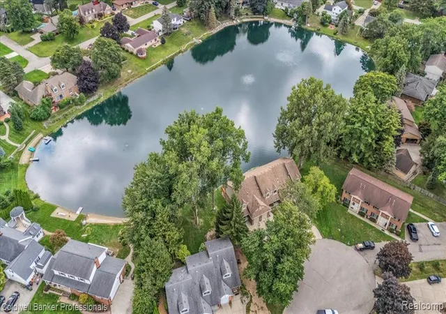 Listing Photo 2 - Condo for sale in building located at 54124 Buccaneers Bay, Shelby Township, MI 48316 - Unit #