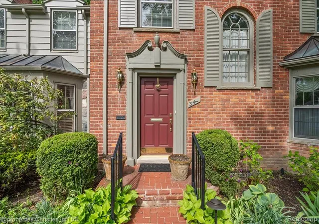 Photo 4 of Single family home for sale at 341 Westwood Dr, Bloomfield Hills, MI 48301 2650 | MLS# 61024385 | Listing updated on 2026-10-11