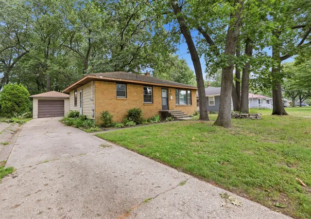 Photo 2 of Sale Pending at 1711 Royal Oak St, Wyoming, MI 49519 | MLS# 70547975 | Listing updated on 2026-08-25
