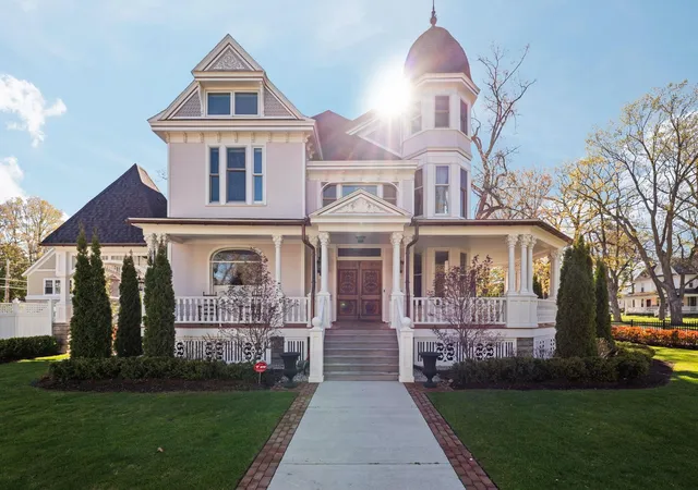 1st image of 229 Wellington St, Traverse City, MI 49686 | MLS# 80068912