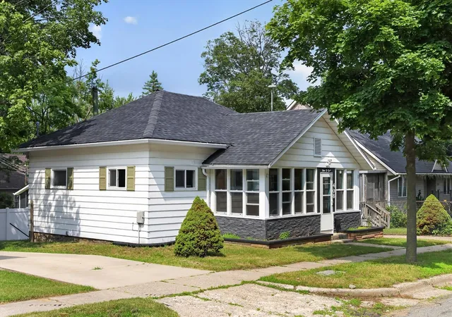 Homes for sale in Greenville, MI | 408 W Orange St, Greenville, MI 48838 | MLS# 70544806