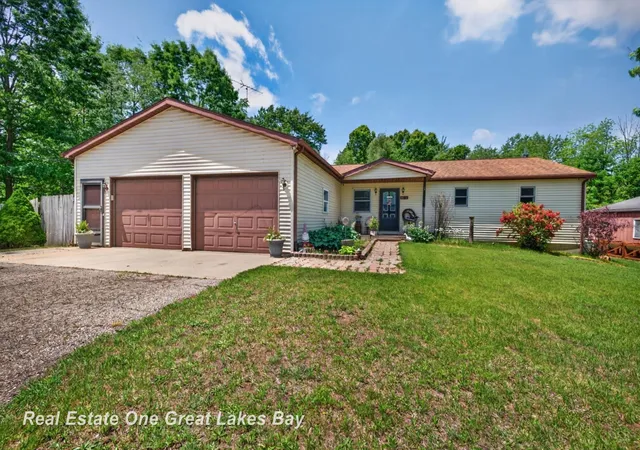 Homes for sale in Otter Lake, MI | 6153 Marathon Rd, Otter Lake, MI 48464 | MLS# 50210970