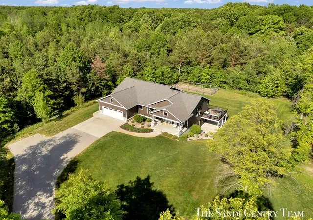 1st image of 12400 Lincoln Farms Dr, Grand Haven, MI 49417 | MLS# 70536717