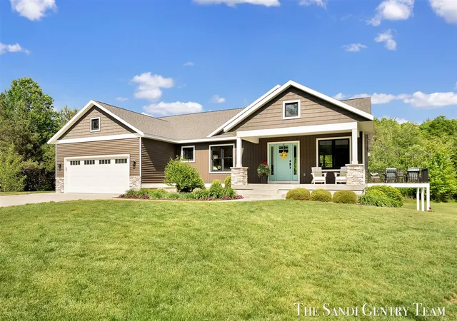 2nd image of 12400 Lincoln Farms Dr, Grand Haven, MI 49417 | MLS# 70536717
