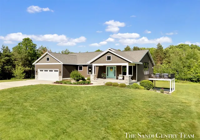 3rd image of 12400 Lincoln Farms Dr, Grand Haven, MI 49417 | MLS# 70536717