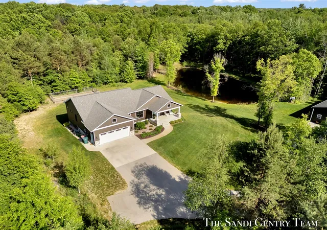 4th image of 12400 Lincoln Farms Dr, Grand Haven, MI 49417 | MLS# 70536717