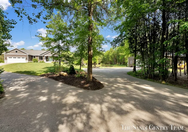 5th image of 12400 Lincoln Farms Dr, Grand Haven, MI 49417 | MLS# 70536717