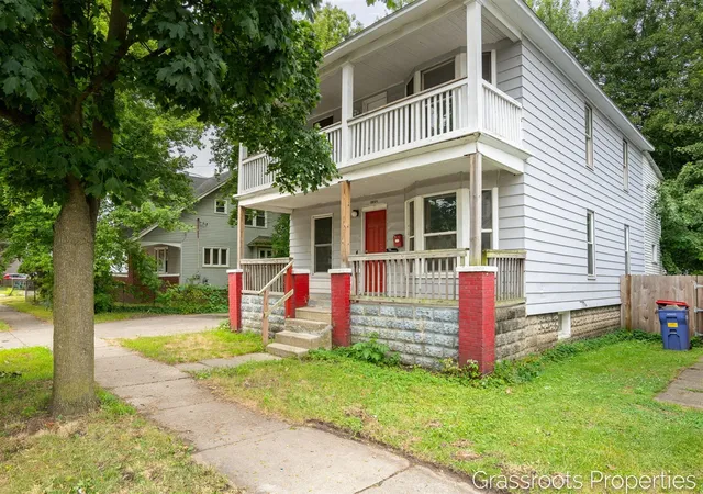 Photo 2 of Sale Pending at 1129 Hamilton Ave, Grand Rapids, MI 49504 | MLS# 70549253 | Listing updated on 2026-09-28