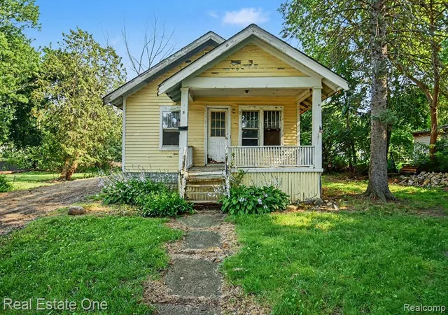 Photo 2 of Sale Pending at 5 3rd Street, Yale, MI 48097 2811 | MLS# 61011380 | Listing updated on 2026-10-28