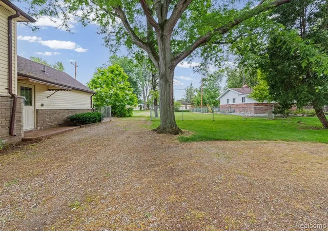 4th image of 7993 Church Rd, Grosse Ile, MI 48138 1341 | MLS# 61001755