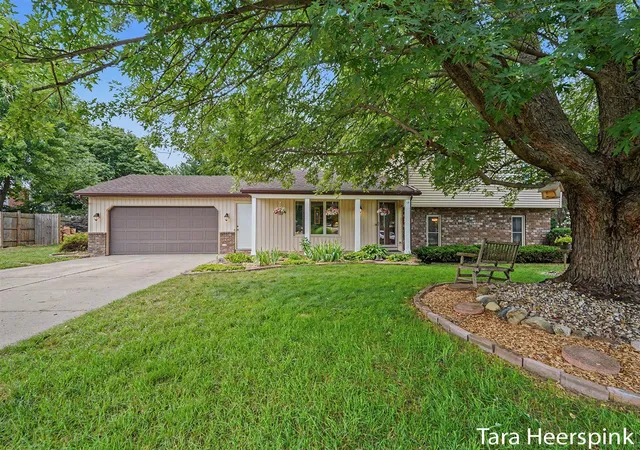 2nd image of 2078 Fernwood Dr, Jenison, MI 49428 | MLS# 70550947