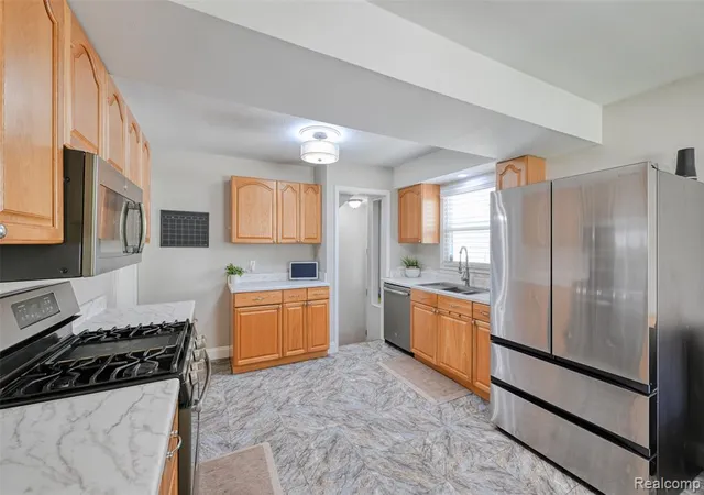 2nd image of 931 Garden St, Garden City, MI 48135 2701 | MLS# 61022453