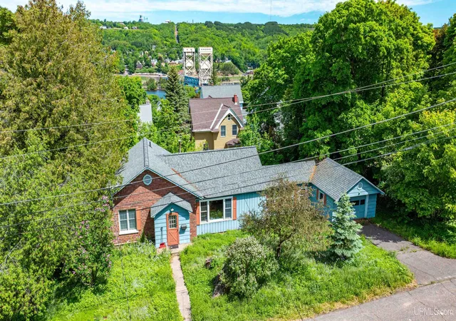 Photo 1 of Single family home for sale at 204 W Douglass St, Houghton, MI 49931 | MLS# 50217896 | Listing updated on 2026-08-09