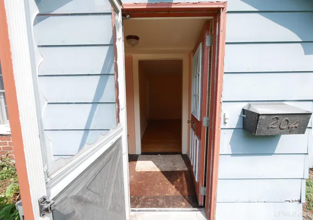 Photo 3 of Single family home for sale at 204 W Douglass St, Houghton, MI 49931 | MLS# 50217896 | Listing updated on 2026-08-09