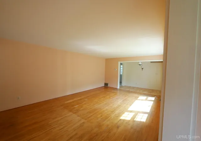 Photo 3 of Single family home for sale at 204 W Douglass St, Houghton, MI 49931 | MLS# 50217896 | Listing updated on 2026-08-09