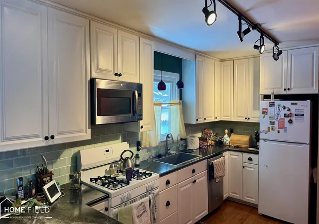 3rd image of 1200 N Dewey St, Owosso, MI 48867 | MLS# 50204173