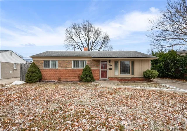 Homes for sale in Warren, MI | 32416 Exeter Dr, Warren, MI 48092 | MLS# 60960785