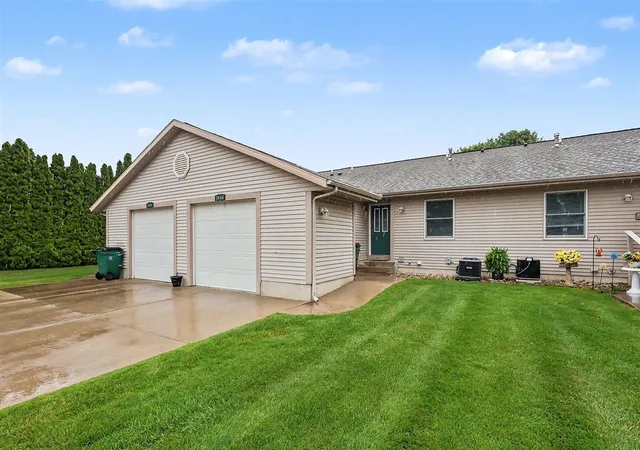 Listing Photo 4 - Condo for sale in building located at 1842 Ruddiman Dr, Muskegon, MI 49445