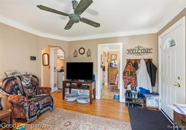 Photo 5 of Single Family Residence at 4415 Auburn Rd, Shelby Township, MI 48317 | MLS# 61008283 | | Sold on 2026-08-11