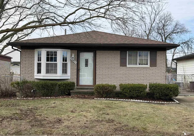 Homes for sale in Trenton, MI | 25920 Reeck Rd, Trenton, MI 48183 | MLS# 50202578