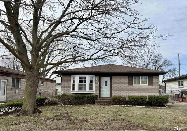 Homes for sale in Trenton, MI | 25920 Reeck Rd, Trenton, MI 48183 | MLS# 50202578