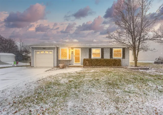 2nd image of 237 Winchester St, South Lyon, MI 48178 | MLS# 70509662