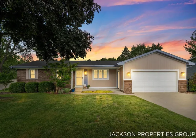Photo 1 of Sale Pending at 1630 Forest Hl Ave, Grand Rapids, MI 49546 | MLS# 70537917 | Listing updated on 2026-06-14