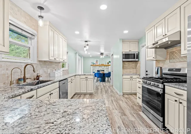 Photo 3 of Sale Pending at 1630 Forest Hl Ave, Grand Rapids, MI 49546 | MLS# 70537917 | Listing updated on 2026-06-14