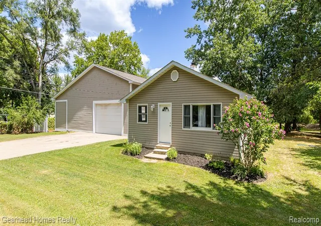 Photo 1 of Sale Pending at 2411 Dean Dr, Highland, MI 48356 | MLS# 61018116 | Listing updated on 2026-08-10