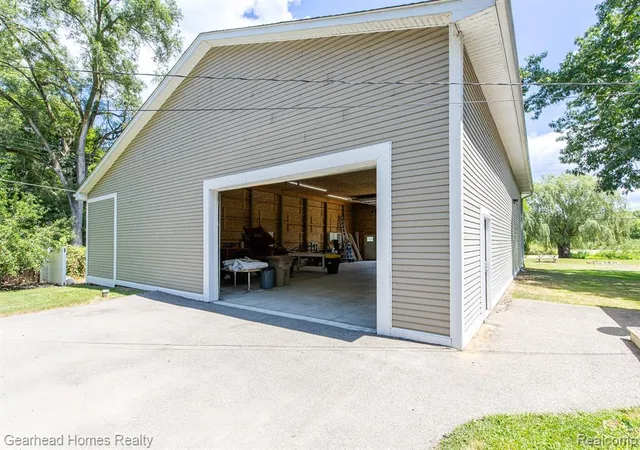 Photo 3 of Sale Pending at 2411 Dean Dr, Highland, MI 48356 | MLS# 61018116 | Listing updated on 2026-08-10